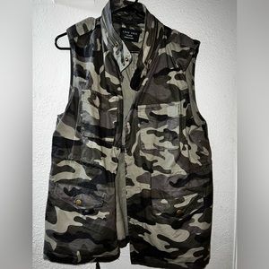 Camo vest with waist draw strings- size XL- super cute